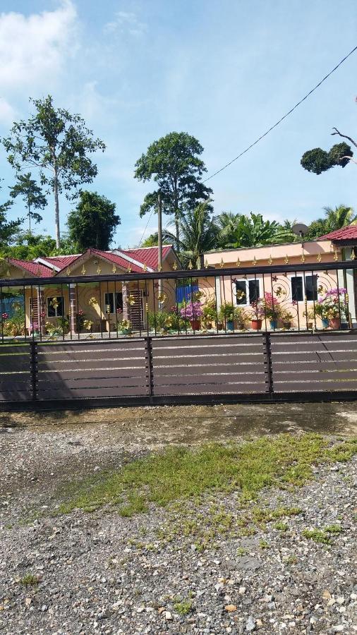 Dhia Irdina Homestay Paya Rewak Eksteriør bilde